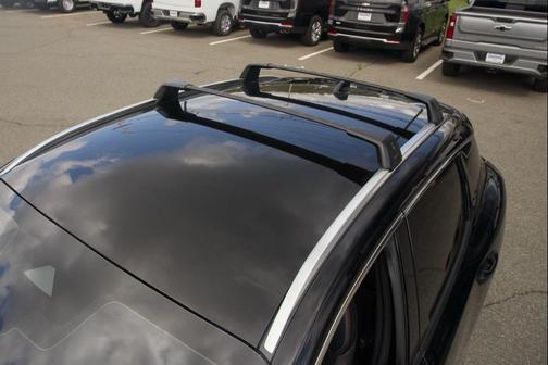 Super Black 2025 Nissan Kicks SR