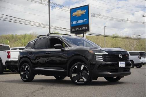Super Black 2025 Nissan Kicks SR