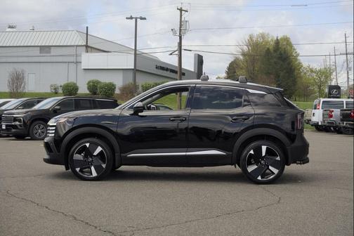Super Black 2025 Nissan Kicks SR