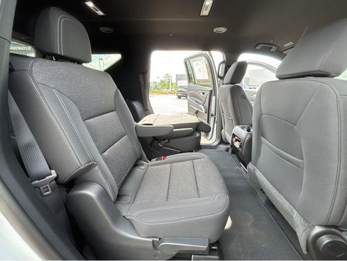 Summit White 2026 Chevrolet Traverse LT