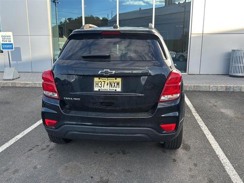 Mosaic Black Metallic 2022 Chevrolet Trax LT