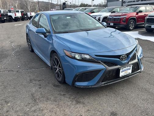 2024 Toyota Camry SE