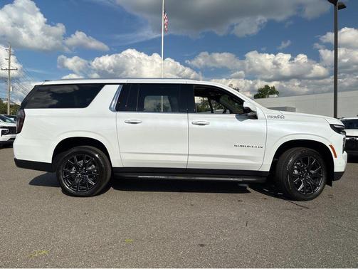 Polar White Tricoat 2026 Chevrolet Suburban High Country, 4WD