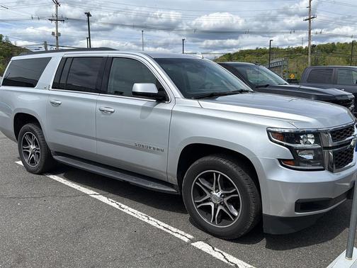 Silver Ice Metallic 2019 Chevrolet Suburban LT
