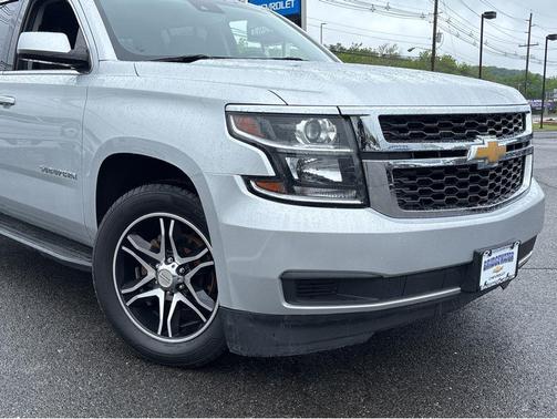 Silver Ice Metallic 2019 Chevrolet Suburban LT