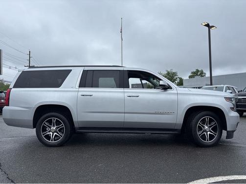 Silver Ice Metallic 2019 Chevrolet Suburban LT