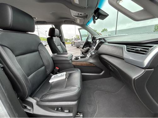 Silver Ice Metallic 2019 Chevrolet Suburban LT