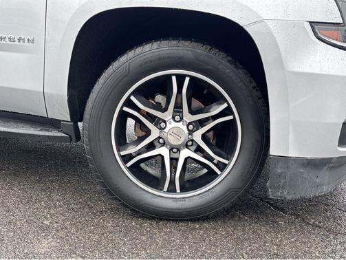 Silver Ice Metallic 2019 Chevrolet Suburban LT
