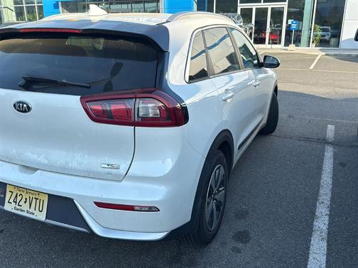 Snow White Pearl 2019 Kia Niro LX