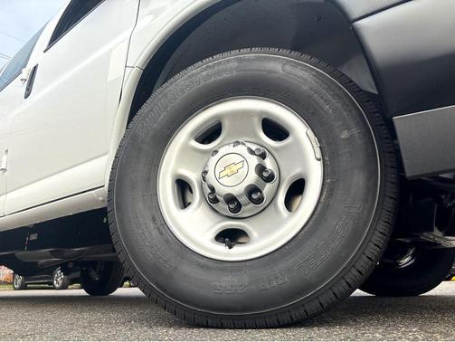 2025 Chevrolet Express 2500 RWD 2500 Regular Wheelbase WT