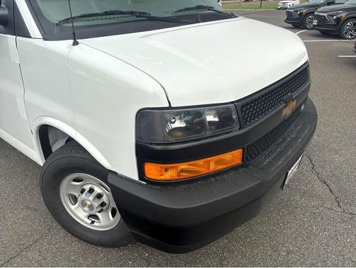 2025 Chevrolet Express 2500 RWD 2500 Regular Wheelbase WT