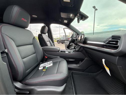 Mosaic Black Metallic 2026 Chevrolet Traverse AWD Z71