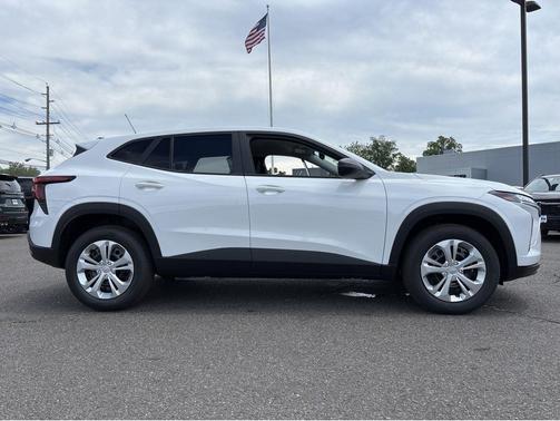 Summit White 2026 Chevrolet Trax LS