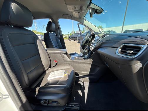 Iridescent Pearl Tricoat 2020 Chevrolet Equinox L