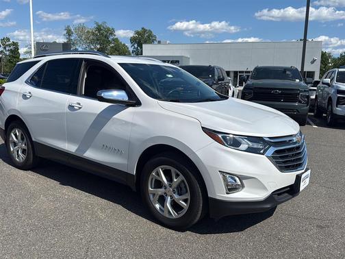 Iridescent Pearl Tricoat 2020 Chevrolet Equinox L