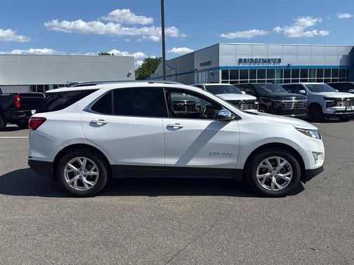 Iridescent Pearl Tricoat 2020 Chevrolet Equinox L