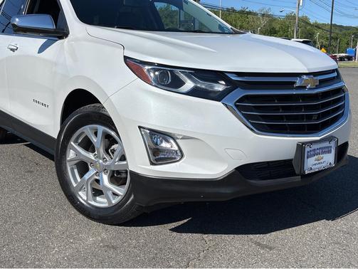 Iridescent Pearl Tricoat 2020 Chevrolet Equinox L
