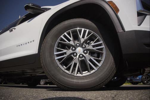 Summit White 2026 Chevrolet Traverse LT