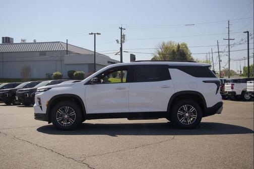 Summit White 2026 Chevrolet Traverse LT