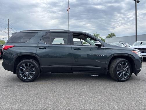 Graphite Metallic 2020 Chevrolet Traverse RS