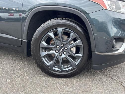 Graphite Metallic 2020 Chevrolet Traverse RS