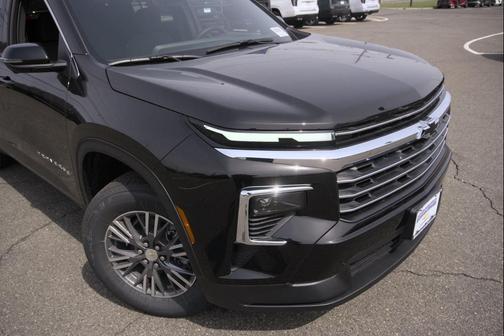Mosaic Black Metallic 2026 Chevrolet Traverse LT