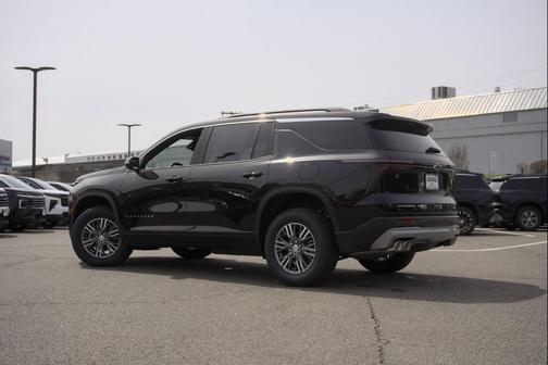 Mosaic Black Metallic 2026 Chevrolet Traverse LT