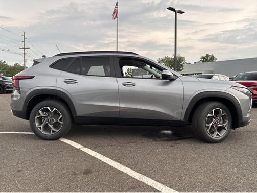 Sterling Gray Metallic 2026 Chevrolet Trax LT