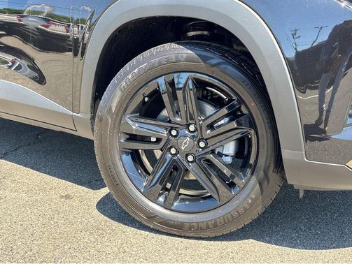 Mosaic Black Metallic 2026 Chevrolet Trax FWD ACTIV