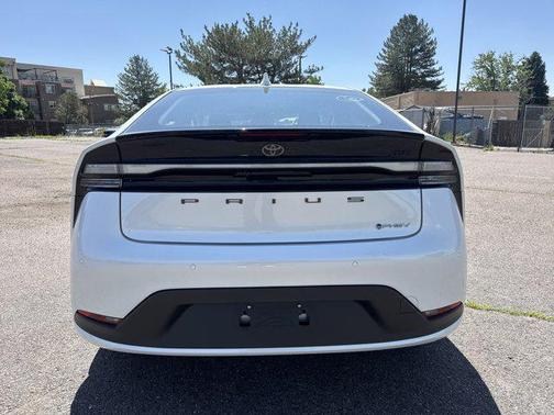 2025 Toyota Prius L