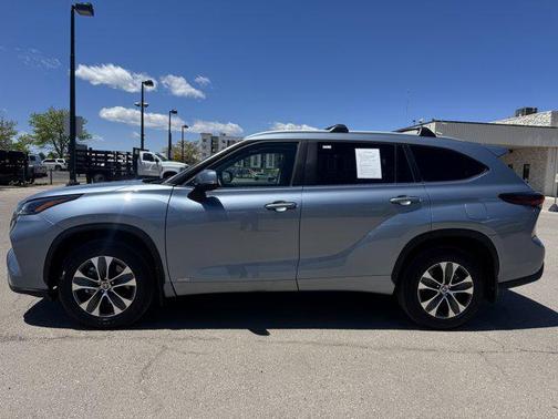 2024 Toyota Highlander Hybrid XLE