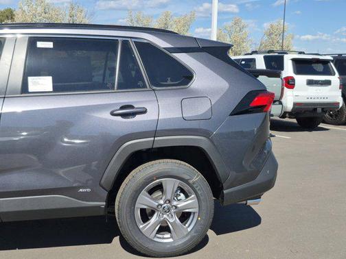 2025 Toyota RAV4 Hybrid SE