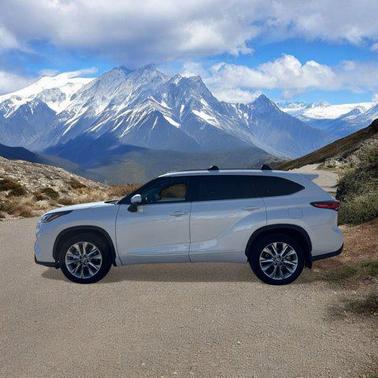2022 Toyota Highlander Hybrid Limited