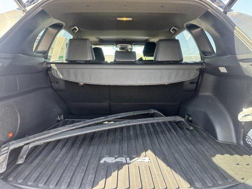 2020 Toyota RAV4 Hybrid SE