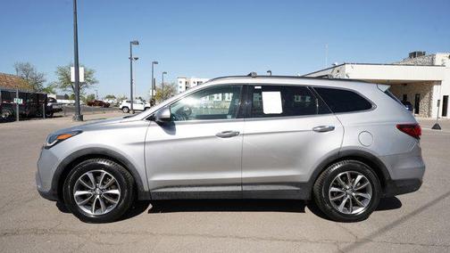 2017 Hyundai SANTA FE SE
