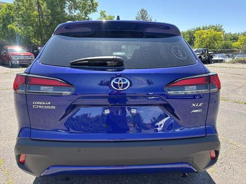 2025 Toyota Corolla Cross XLE