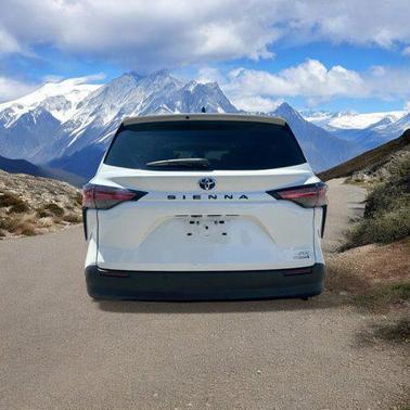 2021 Toyota Sienna XLE 8 Passenger