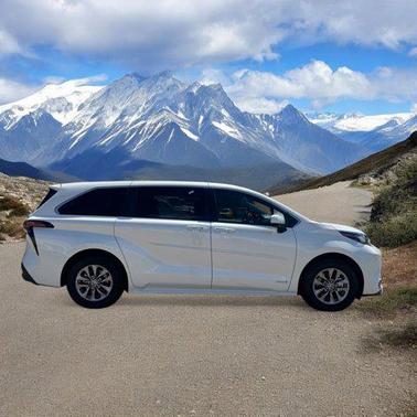 2021 Toyota Sienna XLE 8 Passenger