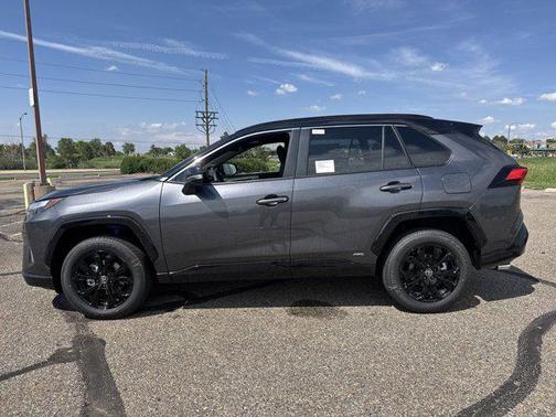 2025 Toyota RAV4 Hybrid SE