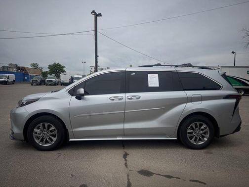 2025 Toyota Sienna XLE 7 Passenger