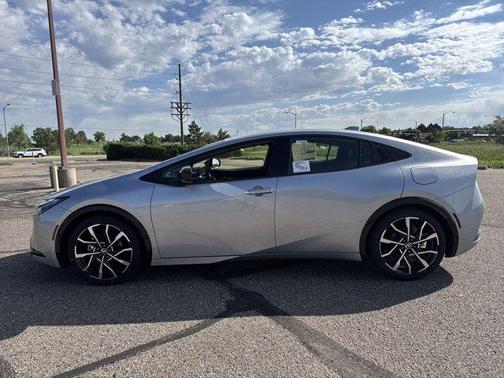 2025 Toyota Prius L