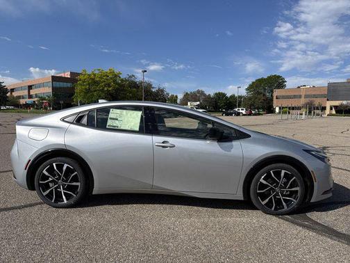 2025 Toyota Prius L