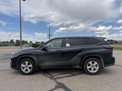 2024 Toyota Highlander LE