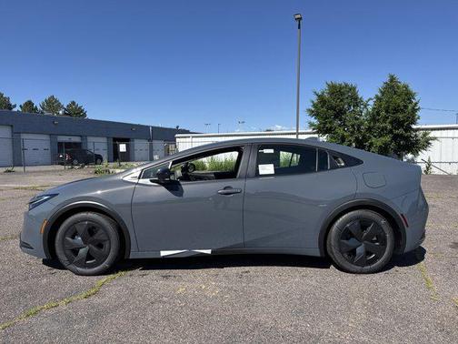 2025 Toyota Prius L