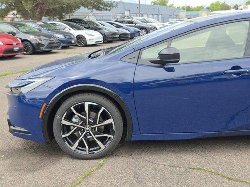2025 Toyota Prius L