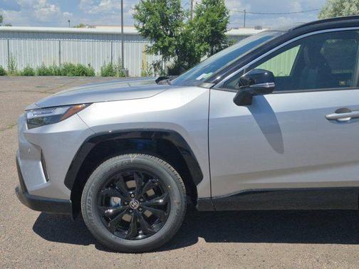 2025 Toyota RAV4 Hybrid SE