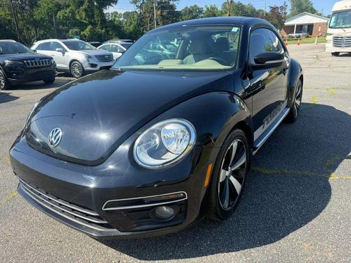 Deep Black Pearl Metallic 2013 Volkswagen Beetle 2.0T Turbo