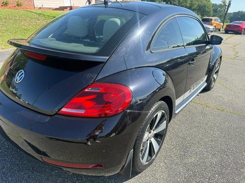 Deep Black Pearl Metallic 2013 Volkswagen Beetle 2.0T Turbo