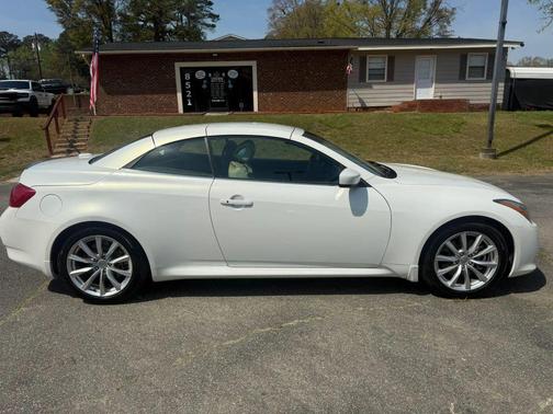 2011 INFINITI G37 Base