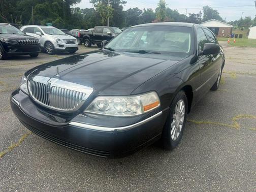 Black 2007 Lincoln Town Car Signature